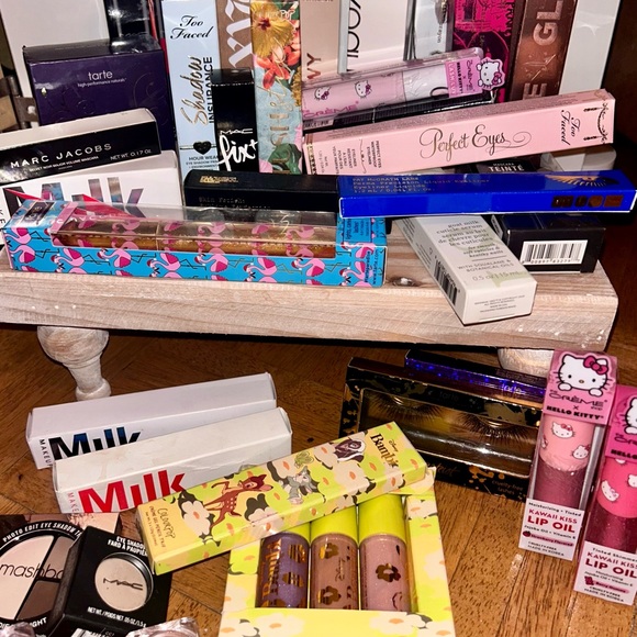 Mystery Makeup Bundle - Picture 5 of 5